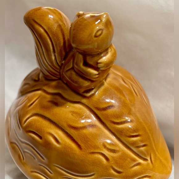 Vintage Squirrel Walnut Ceramic Covered Dish. 7.5” - Picture 5 of 12